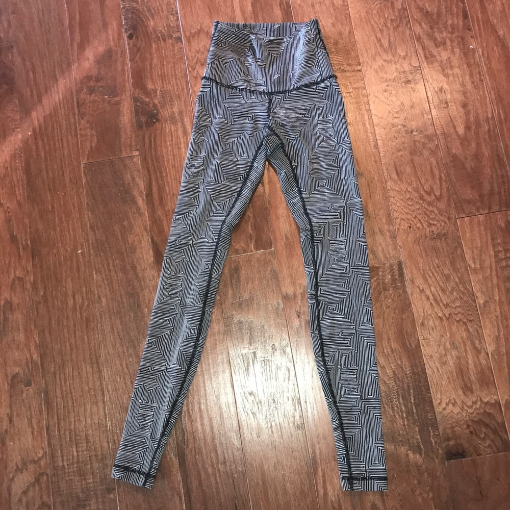 Lululemon black and white leggings